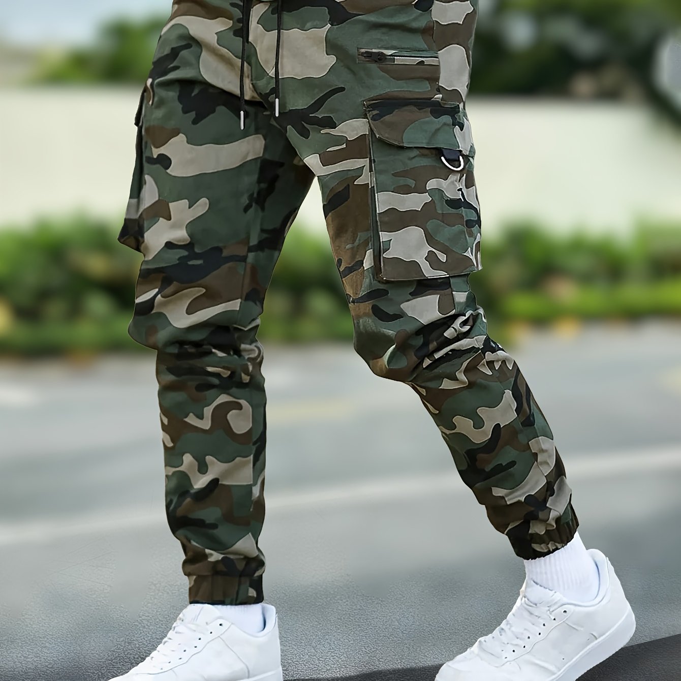 Men's Camouflage Print Cargo Pants with Drawstring Waist and Flap Pockets, Durable Polyester, Machine Washable - Ideal for Outdoor Activities, Camouflage Pants