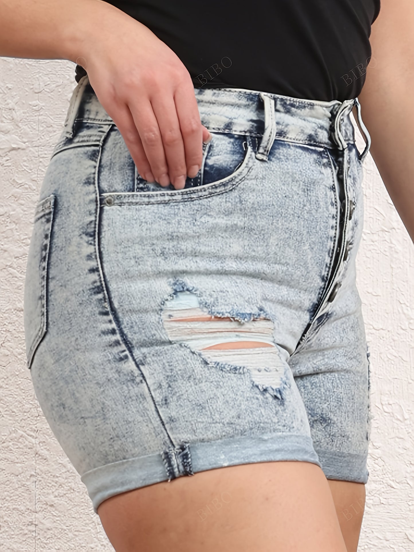 Women'S New Classic And Versatile Blue Denim Shorts For Spring And Summer. With A Five-button Design For Hip Lifting, They Are Tight-fitting, Blue, Stretchy And Ripped Denim Shorts, Which Are The Best Choice For Beach Vacatio