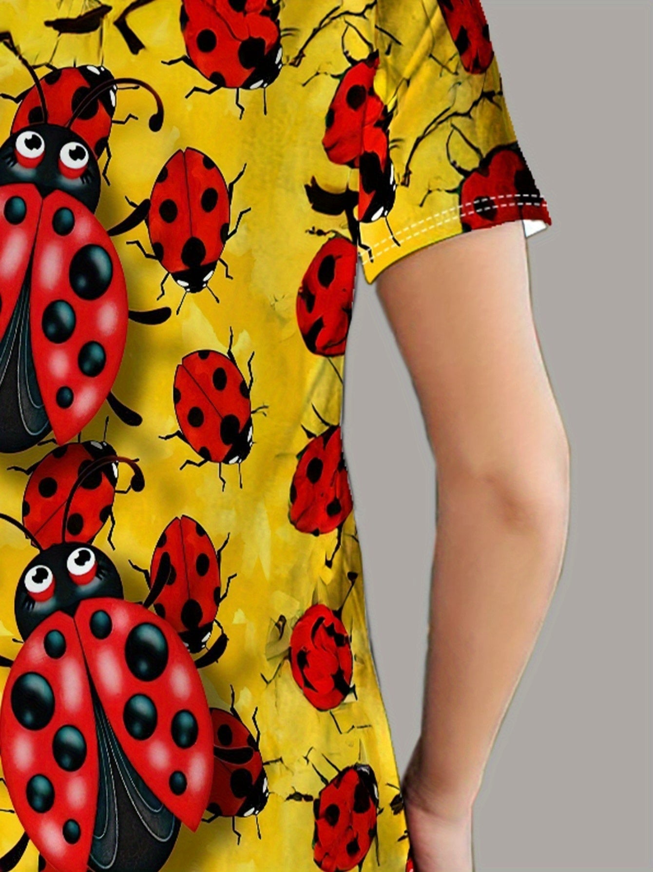 Women'S T-Shirt Ladybug Print- Comfy Short Sleeve Crew Neck - Perfect for Spring & Fall Casual Wear