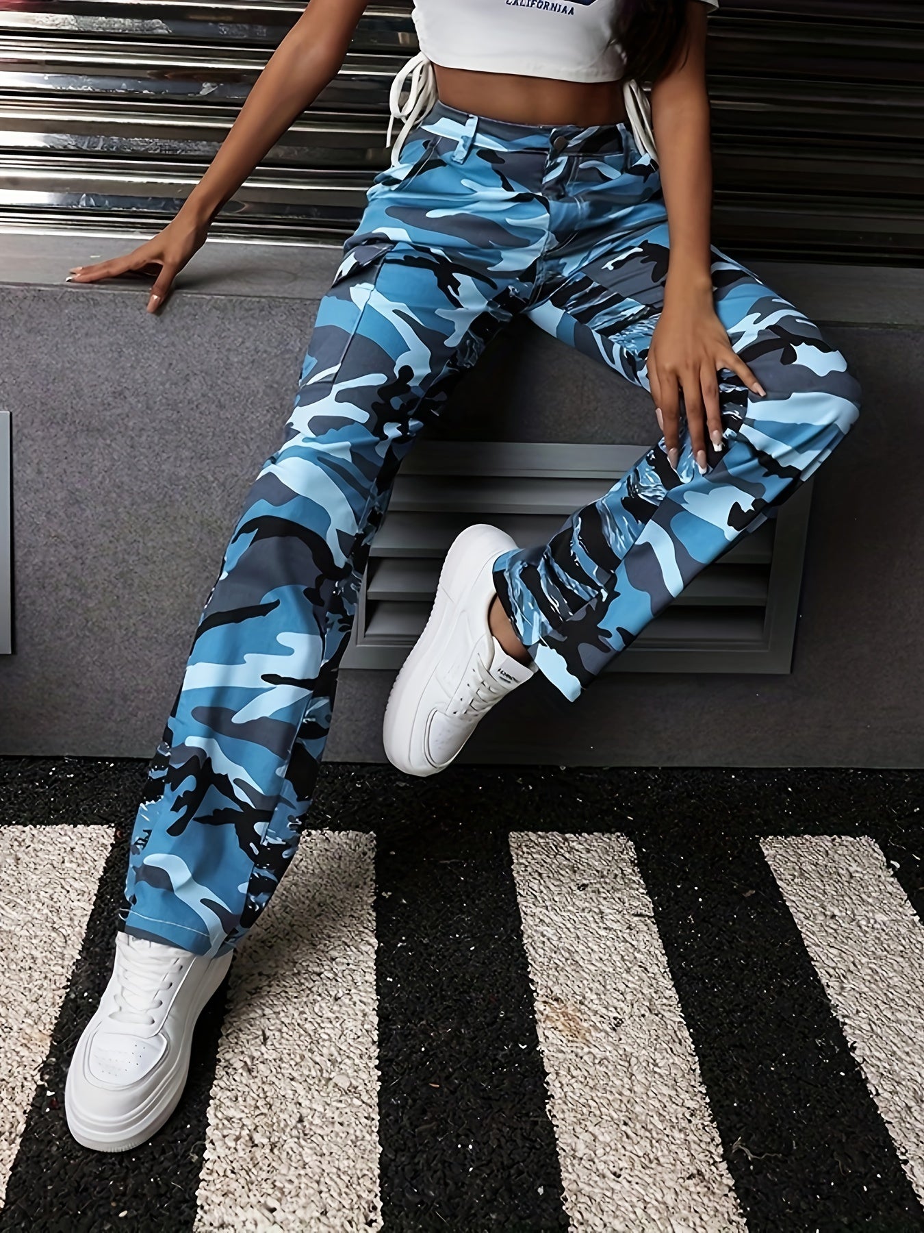 Women's Stretchy Camouflage Cargo Pants, Street Style, Elastic Waistband, Multiple Pockets, Fashionable Outdoor Trousers