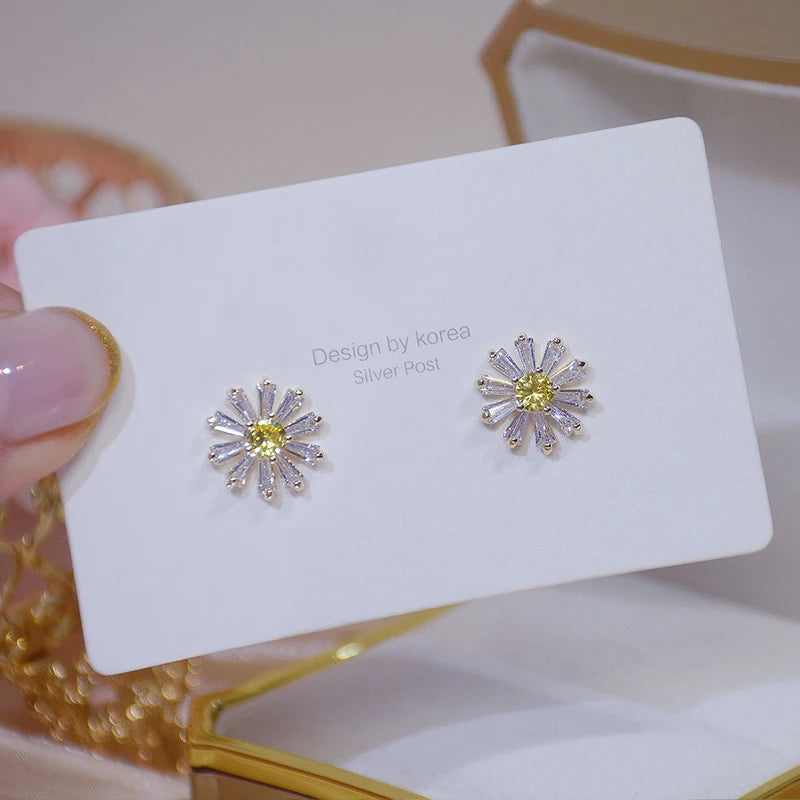 JUWANG Elegant Exquisite Bling Crystal Daisy Earrings for Women AAA Cubic Zirconia Charm Flower Stud Earring Wedding Jewelry