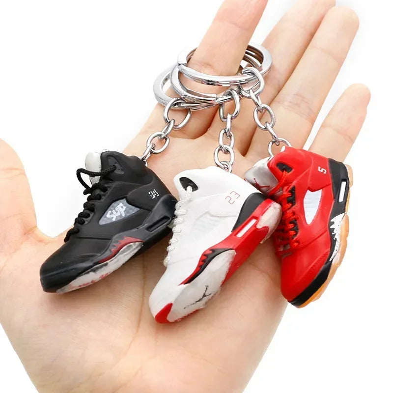 Delicate 3D mini sneaker key chain simulation Funny basketball shoe key ring DIY finger skateboard accessory Gift for Collecto