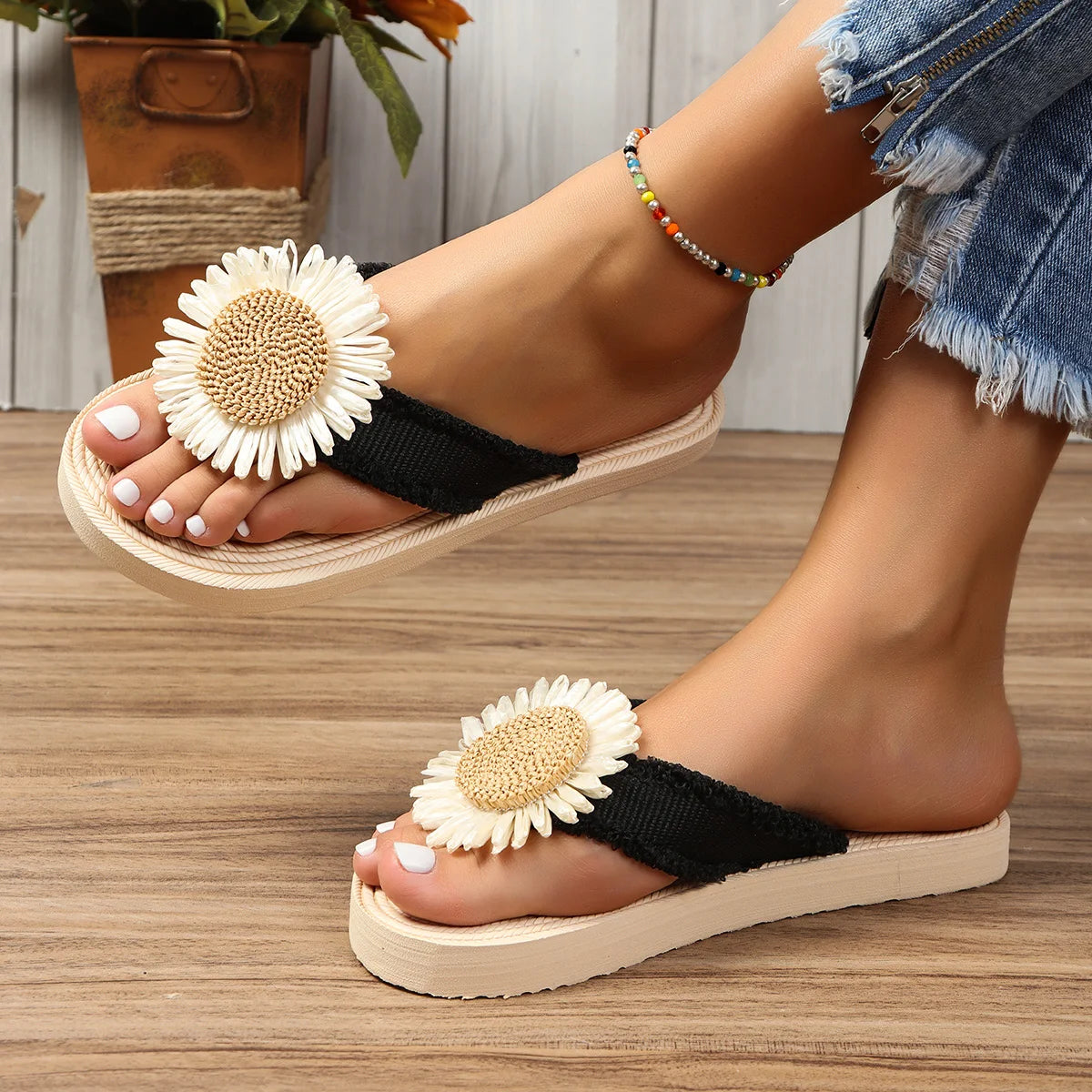 Women's fashion trend Sunflower PP grass anti-slip wear soft sole flat flip-flops