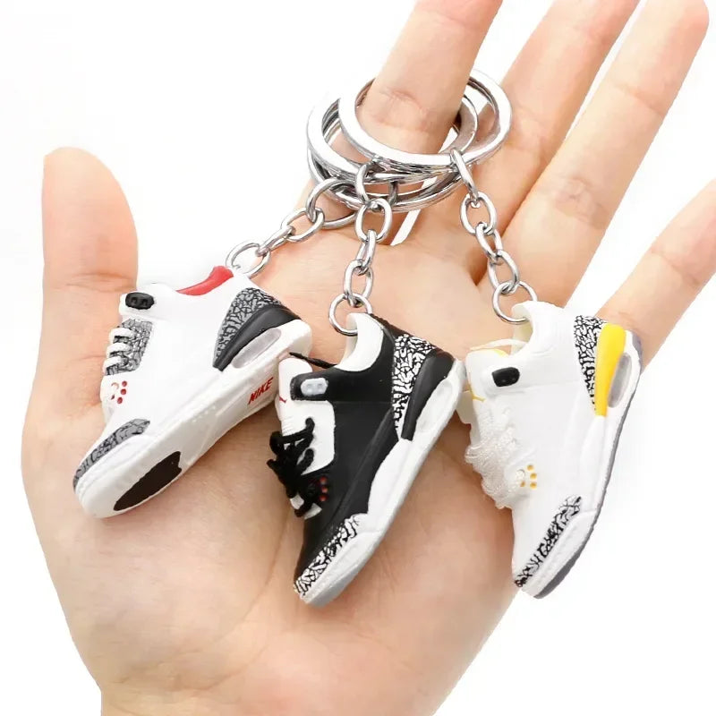 Delicate 3D mini sneaker key chain simulation Funny basketball shoe key ring DIY finger skateboard accessory Gift for Collecto