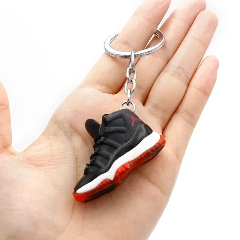 Delicate 3D mini sneaker key chain simulation Funny basketball shoe key ring DIY finger skateboard accessory Gift for Collecto