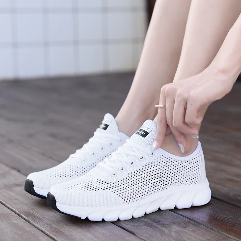 2022 Summer New Ladies Sneakers Breathable Lightweight Outdoor Running Sneakers Ladies Solid Color Tennis Ladies Casual Shoes