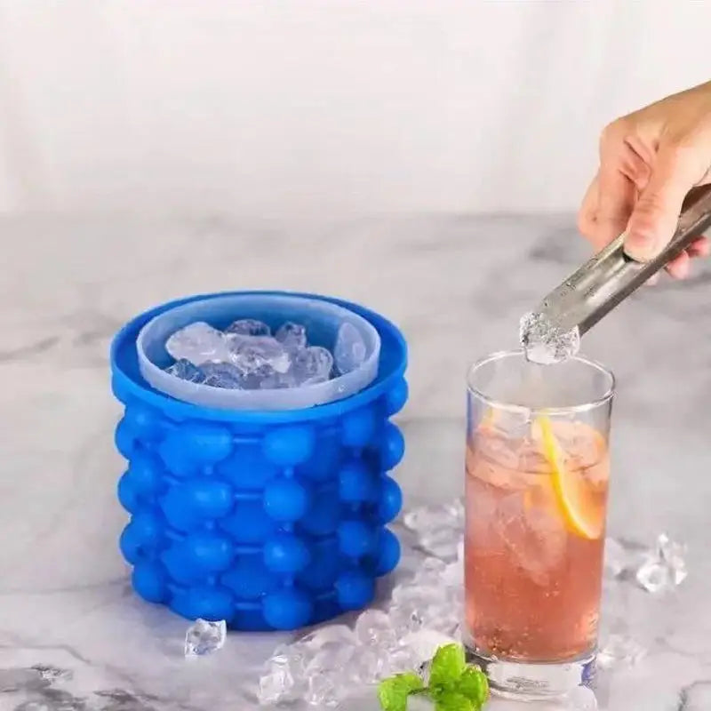 1PC Silicone Ice Bucket 2 in 1 Large Mold With Lid Portable Cooler Cube Freeze Tray Drink Whiskey Wine Beer for Kitchen Bar Tool