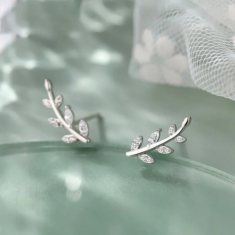 Fashion 925 Sterling Silver Leaf Stud Earrings Shiny Zircon Personality Simple Stud Earrings Female Wedding Party Jewelry Gift