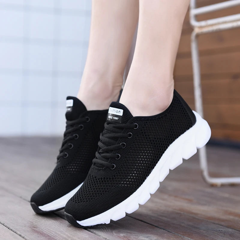 2022 Summer New Ladies Sneakers Breathable Lightweight Outdoor Running Sneakers Ladies Solid Color Tennis Ladies Casual Shoes