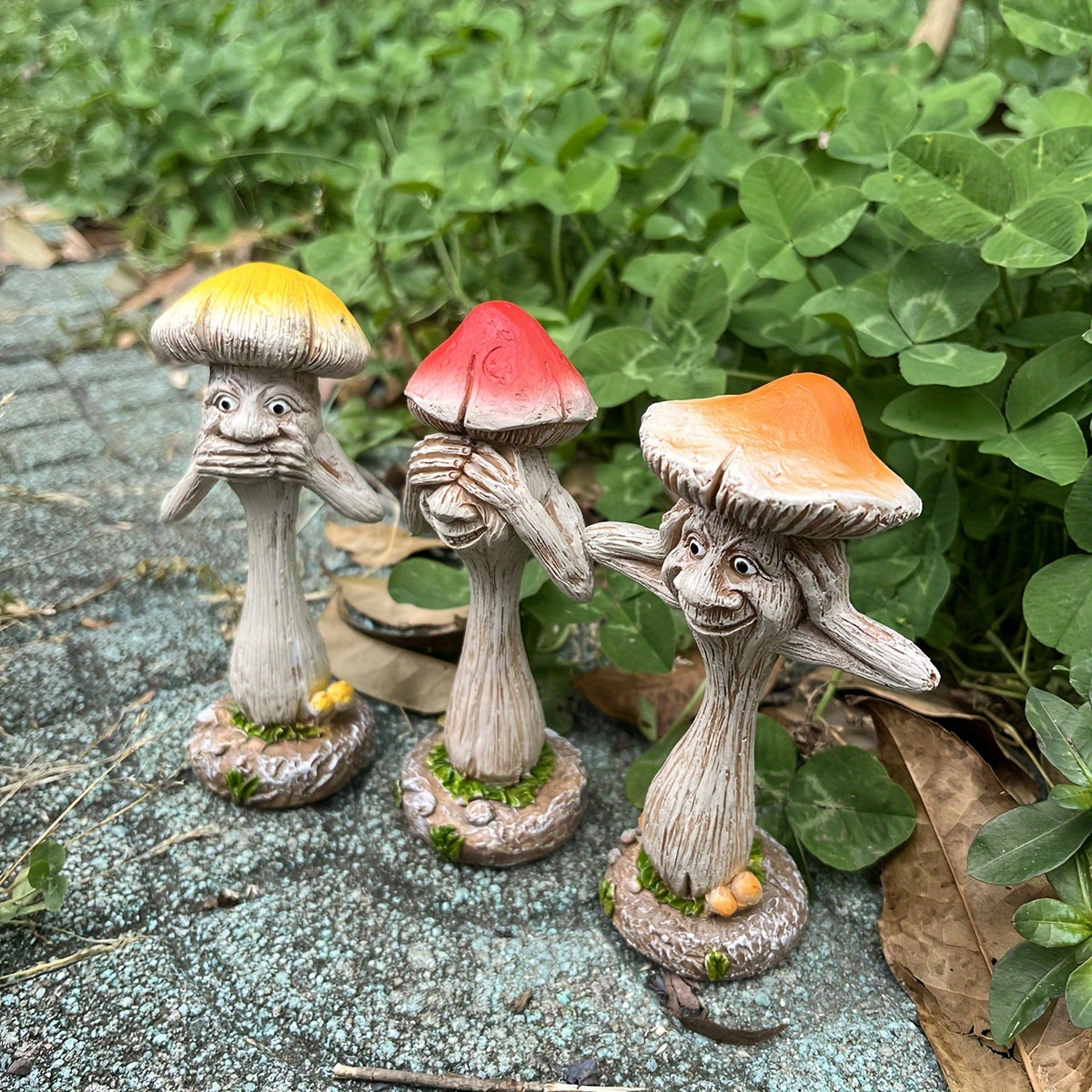 Whimsical Mushroom Trio: Classic Outdoor Garden Decor - No Power Needed