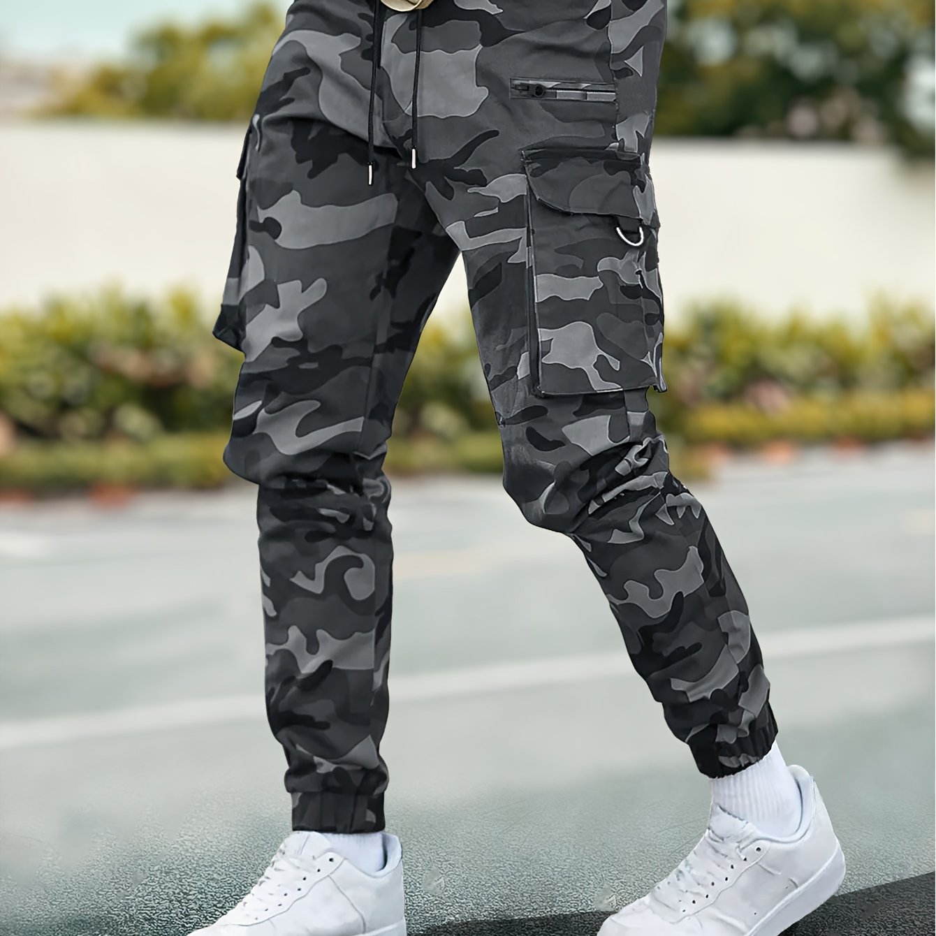 Men's Camouflage Print Cargo Pants with Drawstring Waist and Flap Pockets, Durable Polyester, Machine Washable - Ideal for Outdoor Activities, Camouflage Pants