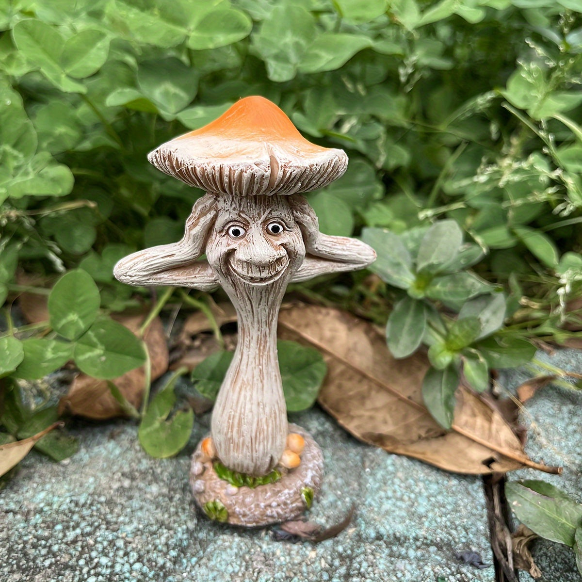 Whimsical Mushroom Trio: Classic Outdoor Garden Decor - No Power Needed