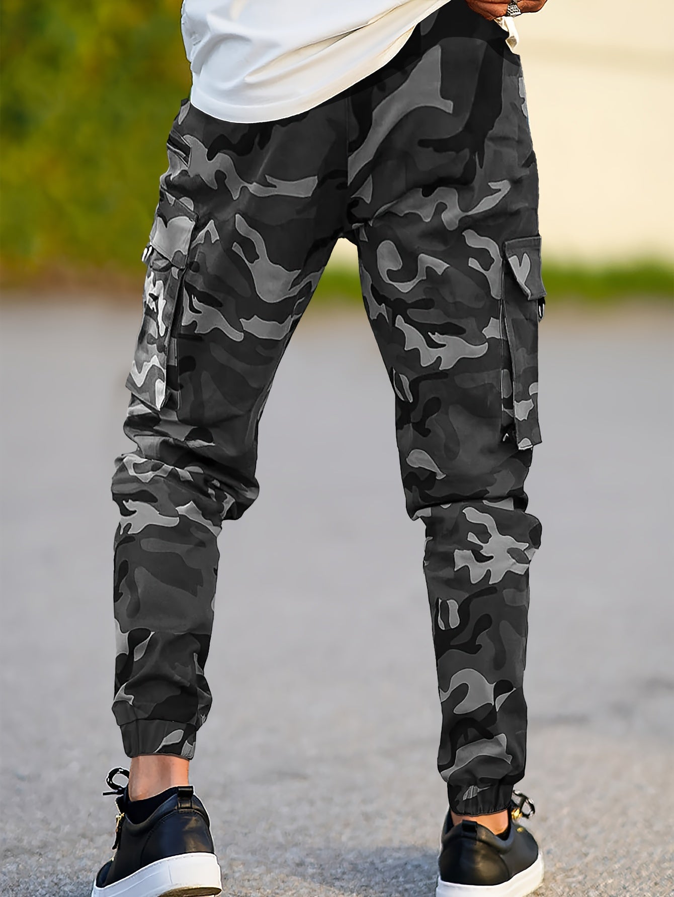 Men's Camouflage Print Cargo Pants with Drawstring Waist and Flap Pockets, Durable Polyester, Machine Washable - Ideal for Outdoor Activities, Camouflage Pants