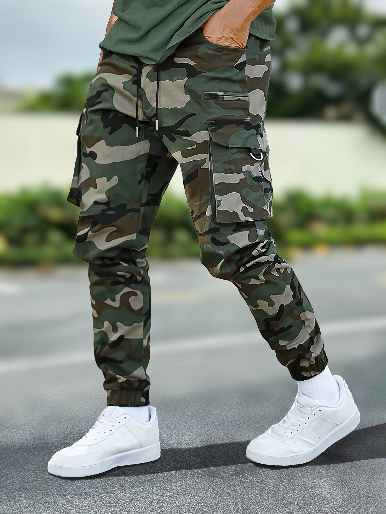 Men's Camouflage Print Cargo Pants with Drawstring Waist and Flap Pockets, Durable Polyester, Machine Washable - Ideal for Outdoor Activities, Camouflage Pants